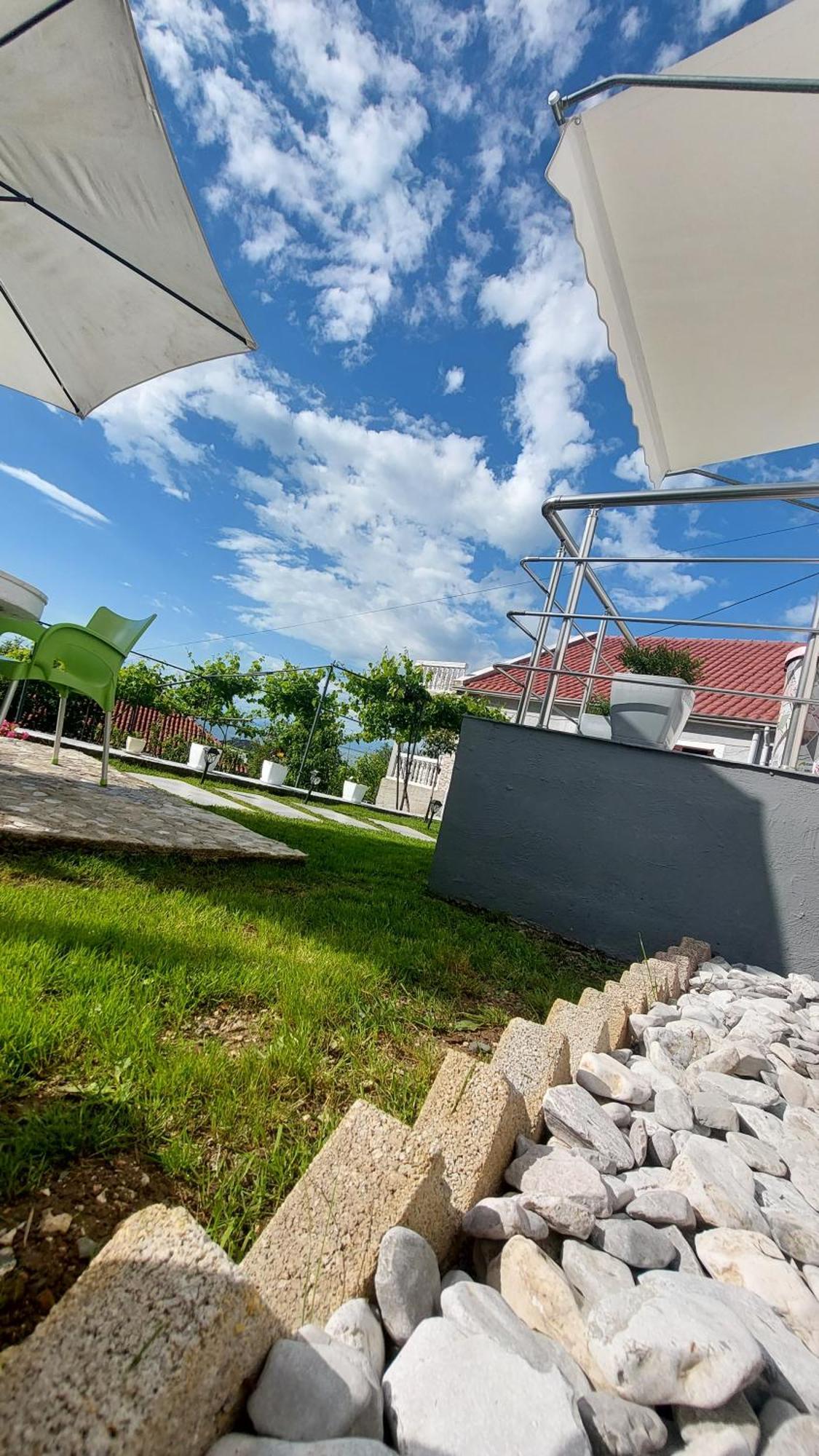 R&R Gesthouse Hotel Shiroka ภายนอก รูปภาพ